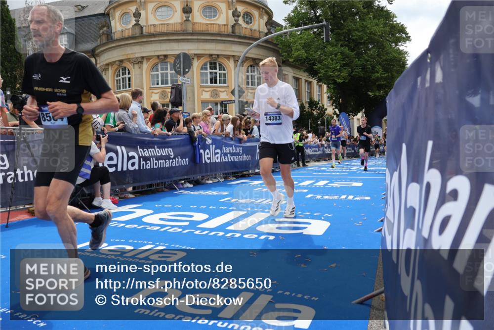29.06.2025 - hella hamburg halbmarathon Strokosch-Dieckow http://msf.ph/oto/8285650 29.06.2025 10:47:50 Ziel 1604, 1613, 2340, 5022, 5915, 6836, 8564, 11961, 12679, 14383, 14730, 15333, 16766, 17229, 17451, 18356, 18430, 18836 meine-sportfotos.de