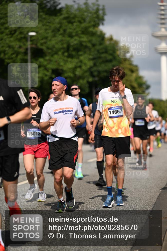 29.06.2025 - hella hamburg halbmarathon Dr. Thomas Lammeyer http://msf.ph/oto/8285670 29.06.2025 09:53:18 Kennedybrücke 1343, 1445, 1800, 1975, 2324, 2573, 2949, 3136, 3282, 3431, 4303, 4425, 5248, 5889, 6123, 6149, 6682, 7229, 7495, 7796, 8370, 8465, 8925, 9264, 9265, 9296, 9914, 10930 meine-sportfotos.de