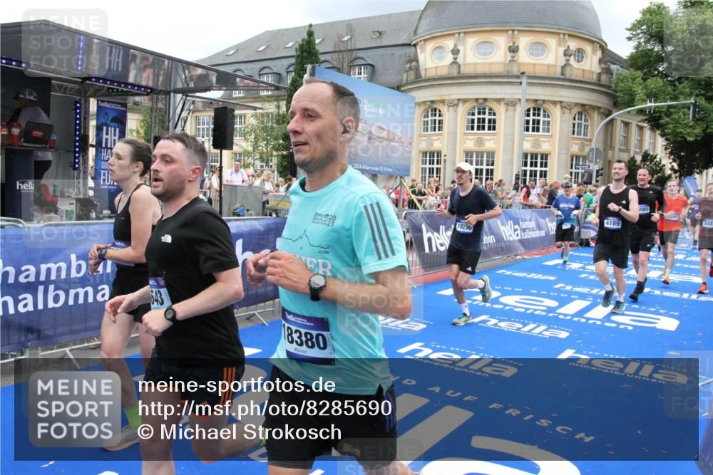 29.06.2025 - hella hamburg halbmarathon Michael Strokosch http://msf.ph/oto/8285690 29.06.2025 10:55:25 Ziel 1130, 2771, 4189, 5287, 5643, 6723, 6938, 8487, 10263, 11184, 12526, 13234, 13236, 13470, 16985, 17603, 17940, 18290, 18380, 18531 meine-sportfotos.de