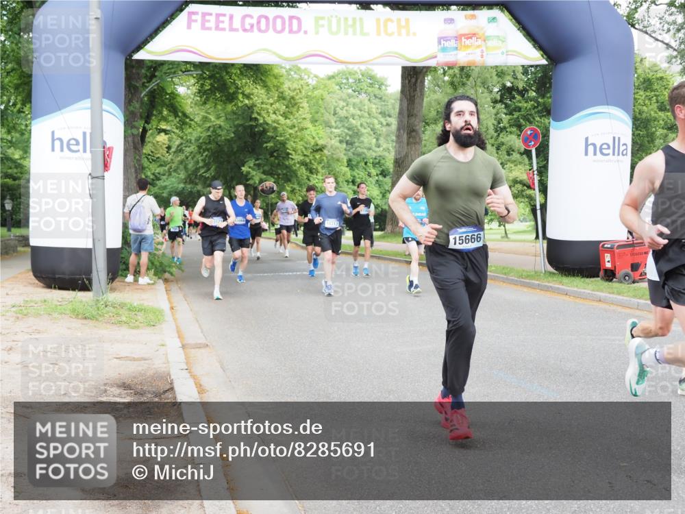 29.06.2025 - hella hamburg halbmarathon MichiJ http://msf.ph/oto/8285691 29.06.2025 10:32:55 Zwischen KM18-KM19 1520, 6575, 8218, 10313, 12154, 13123, 13996, 14351, 15334, 15666, 16316, 18513, 19116 meine-sportfotos.de