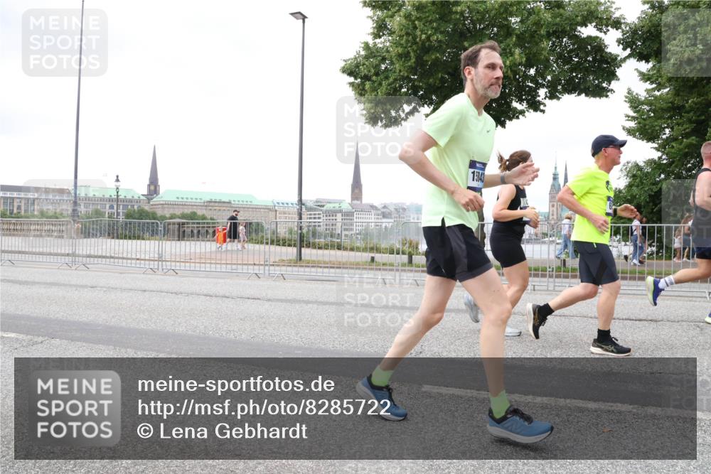 29.06.2025 - hella hamburg halbmarathon Lena Gebhardt http://msf.ph/oto/8285722 29.06.2025 10:55:20 Lombardsbrücke 15843, 1013, 1616, 1873, 1917, 2090, 2452, 3002, 3115, 3157, 3274, 3577, 4039, 4191, 4192, 4628, 5040, 5392, 5483, 5487, 5727, 6395, 6396, 6839, 6944, 7219, 7238, 7548, 7680, 7766, 8403, 8519, 8626, 9596, 9614, 9618, 9857, 9858, 10094, 10109, 10458, 10559, 10686, 10885, 11109, 11737, 11788, 11908, 12147, 12148, 12902, 13098, 13230, 13548, 13979, 13980, 14515, 14727, 15152, 15160, 16385 meine-sportfotos.de