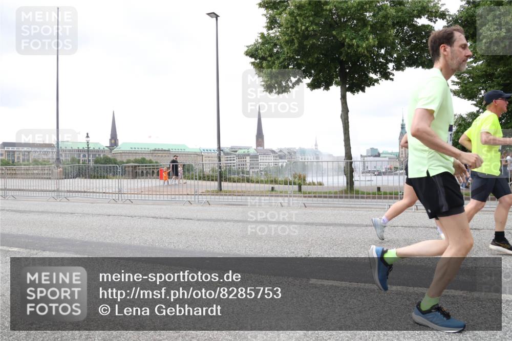 29.06.2025 - hella hamburg halbmarathon Lena Gebhardt http://msf.ph/oto/8285753 29.06.2025 10:55:21 Lombardsbrücke 1013, 1616, 1873, 1917, 2090, 2452, 3002, 3115, 3157, 3274, 3577, 4039, 4191, 4192, 4628, 5040, 5392, 5483, 5487, 5727, 6395, 6396, 6839, 6944, 7219, 7238, 7548, 7680, 7766, 8403, 8519, 8626, 9596, 9614, 9618, 9857, 9858, 10094, 10109, 10458, 10559, 10686, 10885, 11109, 11737, 11788, 11908, 12147, 12148, 12902, 13098, 13230, 13548, 13979, 13980, 14515, 14727, 15152, 15160, 16385 meine-sportfotos.de