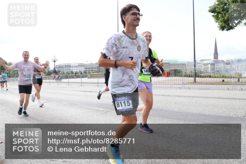29.06.2025 - hella hamburg halbmarathon Lena Gebhardt http://msf.ph/oto/8285771 29.06.2025 10:11:46 Lombardsbrücke 1328, 1531, 1866, 1992, 3363, 3837, 4227, 5379, 5605, 7571, 8115, 8368, 8807, 8810, 9119, 9191, 9428, 10042, 10372, 10409, 10428, 11321, 11507, 11537, 11755, 11917, 12286, 12473, 13171, 13177, 13203, 13542, 13603, 13939, 13958, 14008, 14149, 14384, 15797, 15945, 16976, 17080, 17638, 17774, 17787, 17866, 18261, 18278, 18382, 18395, 19172 meine-sportfotos.de