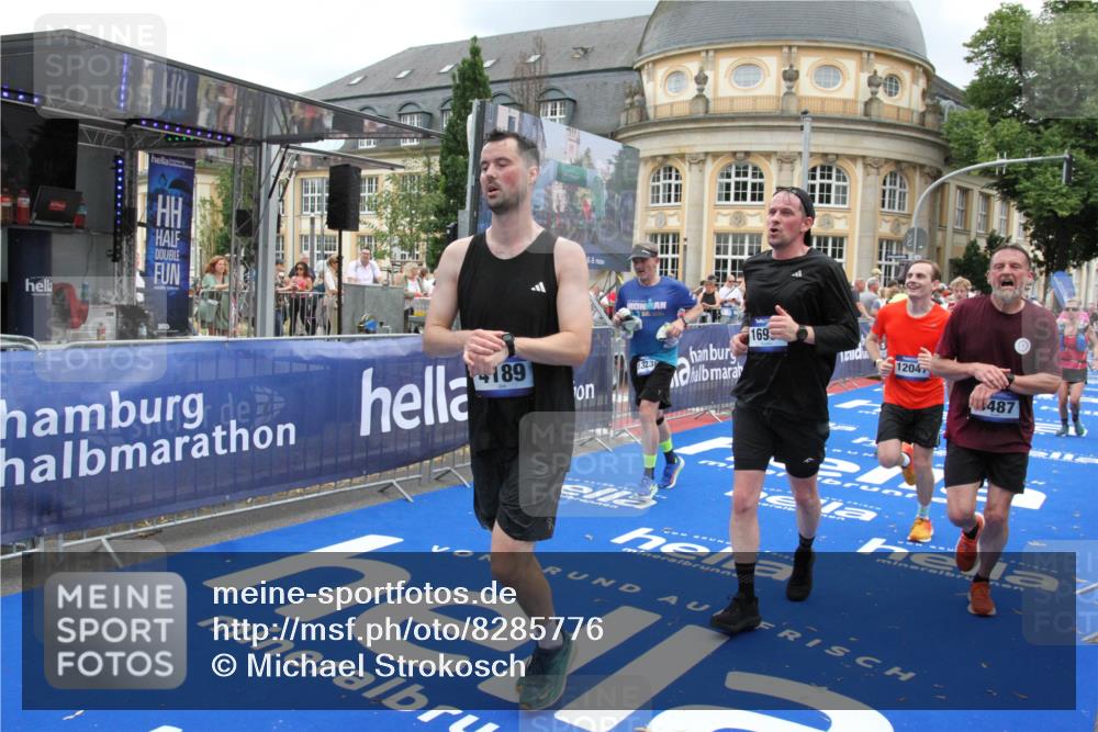 29.06.2025 - hella hamburg halbmarathon Michael Strokosch http://msf.ph/oto/8285776 29.06.2025 10:55:27 Ziel 1130, 2252, 2771, 4189, 4951, 5287, 5643, 6938, 8487, 11184, 12526, 13234, 13236, 13470, 16213, 16985, 17603, 17940, 18290, 18380, 18531 meine-sportfotos.de