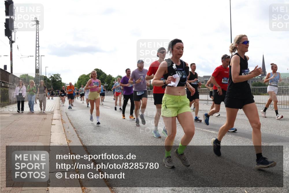 29.06.2025 - hella hamburg halbmarathon Lena Gebhardt http://msf.ph/oto/8285780 29.06.2025 10:20:51 Lombardsbrücke 16950, 157, 2325, 5180, 4670, 8940, 14246, 1011, 1266, 1471, 1658, 2053, 2101, 2325, 2383, 2478, 2834, 2923, 2945, 3161, 3247, 3453, 3733, 3781, 3813, 4082, 4154, 4166, 4288, 4350, 4422, 4754, 4869, 5041, 5061, 5181, 5625, 5767, 6275, 6308, 6608, 6951, 7131, 7228, 7608, 8113, 8588, 8724, 8726, 8940, 9005, 9011, 9108, 9236, 9722, 9981, 10041, 10050, 10350, 10585, 10602, 10613, 10647, 11100, 11145, 11603, 11835, 11995, 12175, 12694, 12844, 13057, 13508 meine-sportfotos.de