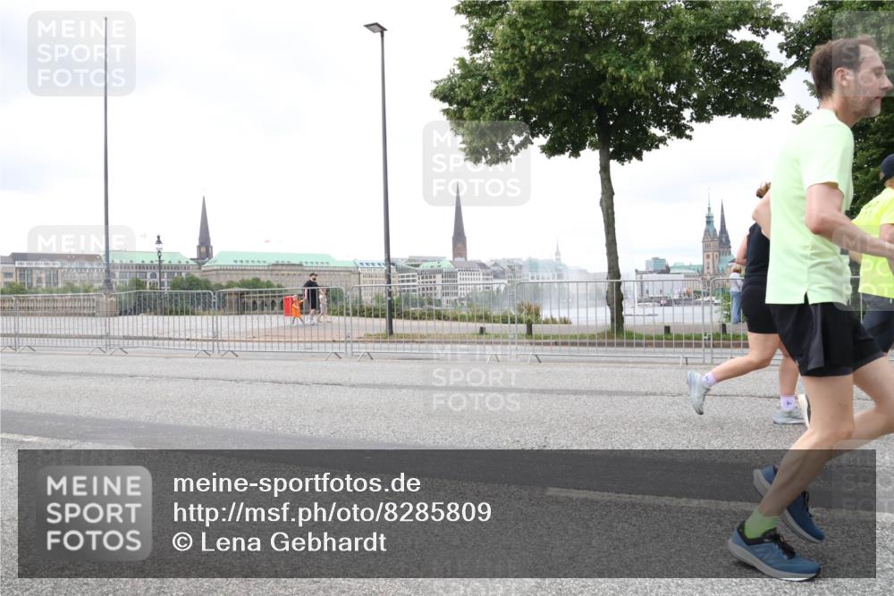 29.06.2025 - hella hamburg halbmarathon Lena Gebhardt http://msf.ph/oto/8285809 29.06.2025 10:55:21 Lombardsbrücke 1013, 1616, 1873, 1917, 2090, 2452, 3002, 3115, 3157, 3274, 3577, 4039, 4191, 4192, 4628, 5040, 5392, 5483, 5487, 5727, 6395, 6396, 6839, 6944, 7219, 7238, 7548, 7680, 7766, 8403, 8519, 8626, 9596, 9614, 9618, 9857, 9858, 10094, 10109, 10458, 10559, 10686, 10885, 11109, 11737, 11788, 11908, 12147, 12148, 12902, 13098, 13230, 13548, 13979, 13980, 14515, 14727, 15152, 15160, 16385 meine-sportfotos.de