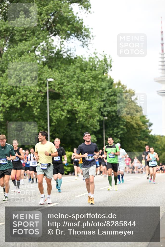 29.06.2025 - hella hamburg halbmarathon Dr. Thomas Lammeyer http://msf.ph/oto/8285844 29.06.2025 10:37:04 Kennedybrücke 1078, 1199, 1237, 1647, 1732, 1879, 2059, 2384, 2959, 3221, 3391, 3422, 3653, 3660, 3670, 3708, 3753, 4030, 4096, 4446, 4555, 5110, 5156, 5581, 6861, 7135, 7531, 7749, 7750, 8170, 8175, 8595, 8839, 9034, 9289, 9471, 9542, 9768, 9780, 9812, 10002, 10203, 10770 meine-sportfotos.de