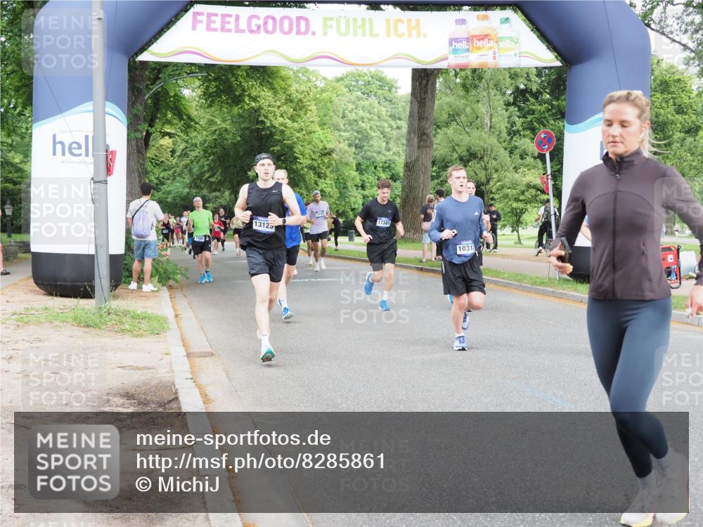 29.06.2025 - hella hamburg halbmarathon MichiJ http://msf.ph/oto/8285861 29.06.2025 10:32:57 Zwischen KM18-KM19 1520, 10064, 10313, 12154, 13123, 13996, 14351, 15334, 15666, 17381, 17382, 18513, 18806 meine-sportfotos.de