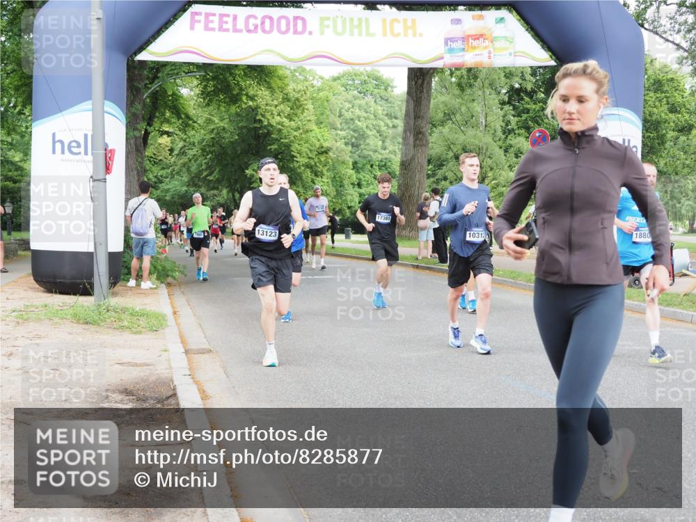 29.06.2025 - hella hamburg halbmarathon MichiJ http://msf.ph/oto/8285877 29.06.2025 10:32:57 Zwischen KM18-KM19 1520, 10064, 10313, 12154, 13123, 13996, 14351, 15334, 15666, 17381, 17382, 18513, 18806 meine-sportfotos.de