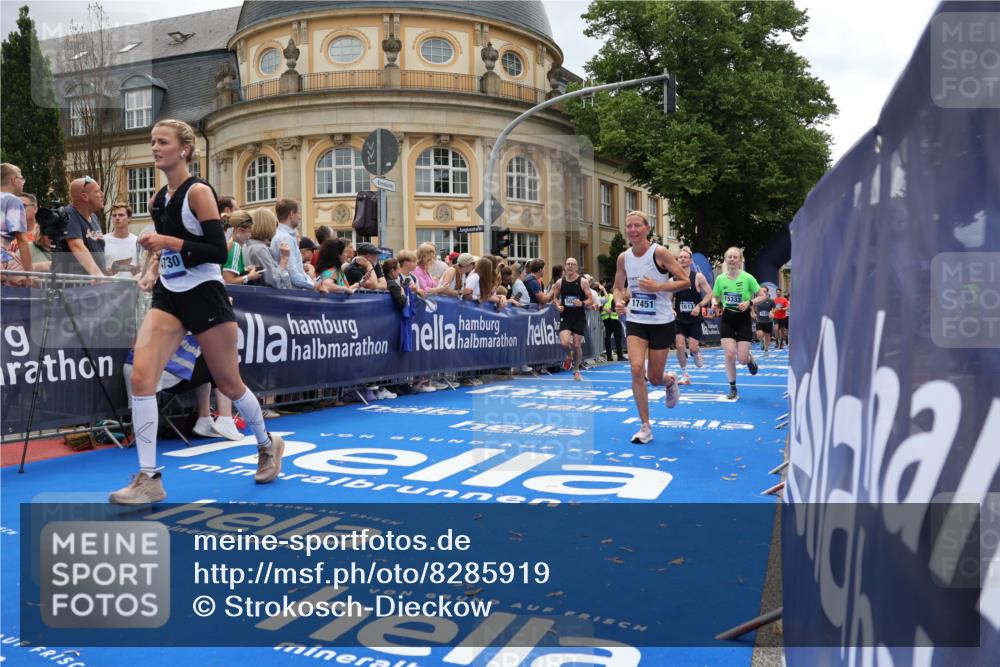 29.06.2025 - hella hamburg halbmarathon Strokosch-Dieckow http://msf.ph/oto/8285919 29.06.2025 10:47:56 Ziel 1086, 1604, 1613, 4528, 4601, 5022, 6377, 6836, 11961, 12706, 12724, 12747, 12808, 13570, 14730, 15333, 16766, 17451, 18206, 18356, 18836, 18922, 19198 meine-sportfotos.de