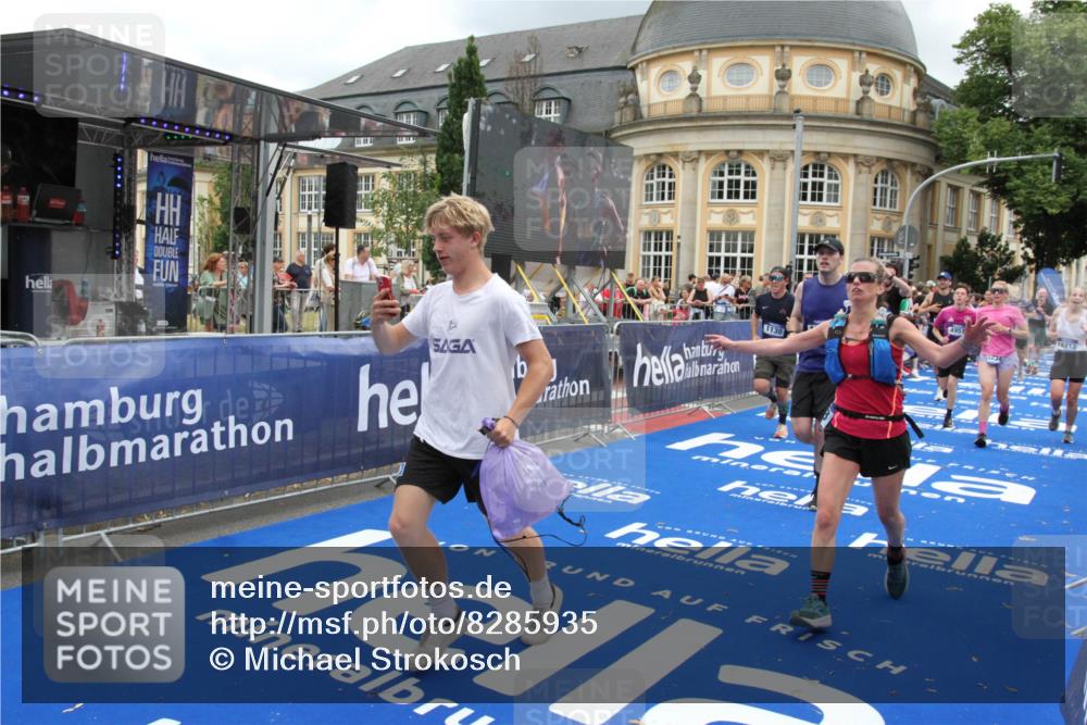 29.06.2025 - hella hamburg halbmarathon Michael Strokosch http://msf.ph/oto/8285935 29.06.2025 10:55:30 Ziel 1130, 2252, 2771, 4189, 4951, 5287, 5319, 6591, 6938, 8487, 12584, 13234, 13236, 14036, 16213, 16334, 16609, 16985, 17603, 17940 meine-sportfotos.de