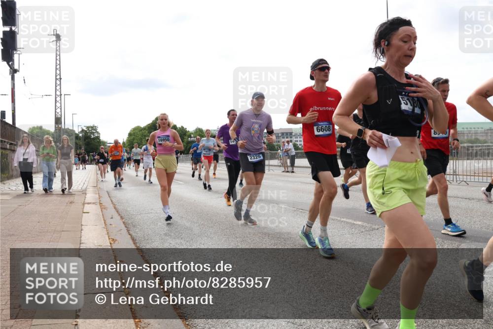 29.06.2025 - hella hamburg halbmarathon Lena Gebhardt http://msf.ph/oto/8285957 29.06.2025 10:20:52 Lombardsbrücke 16950, 6608, 14611, 2325, 85, 1011, 1266, 1471, 1658, 2053, 2101, 2325, 2383, 2478, 2834, 2923, 2945, 3161, 3247, 3453, 3733, 3781, 3813, 4082, 4154, 4166, 4288, 4350, 4422, 4754, 4869, 5041, 5061, 5181, 5625, 5767, 6275, 6308, 6608, 6951, 7131, 7228, 7608, 8113, 8588, 8724, 8726, 8940, 9005, 9011, 9108, 9236, 9722, 9981, 10050, 10350, 10585, 10602, 10613, 10647, 11100, 11145, 11603, 11835, 11995, 12175, 12694, 12844, 13057, 13508 meine-sportfotos.de
