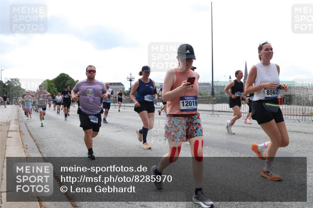 29.06.2025 - hella hamburg halbmarathon Lena Gebhardt http://msf.ph/oto/8285970 29.06.2025 10:35:36 Lombardsbrücke 4965, 17935, 12019, 17883, 127, 8567, 1108, 1336, 1717, 1730, 1786, 1821, 2001, 2198, 2352, 2376, 2425, 2751, 2787, 2811, 2827, 3243, 3598, 3828, 3958, 3990, 4333, 4564, 4703, 4704, 4902, 4965, 5027, 5147, 5240, 5531, 5793, 6021, 6029, 6189, 6365, 6381, 6471, 6746, 6845, 6859, 6867, 7267, 7304, 7382, 7927, 8249, 8296, 8333, 8567, 9342, 9470, 9803, 9806, 9819, 10393, 10531, 10565, 10652, 11233, 11320, 11359, 11565, 11838, 11839, 11886, 12026, 12062, 12326, 12408 meine-sportfotos.de