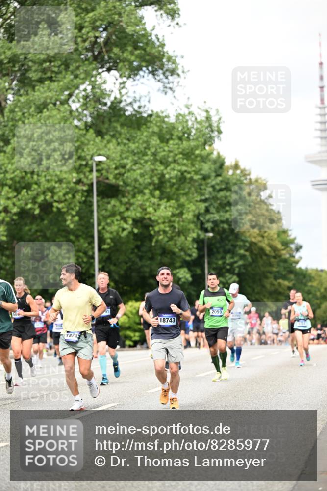 29.06.2025 - hella hamburg halbmarathon Dr. Thomas Lammeyer http://msf.ph/oto/8285977 29.06.2025 10:37:04 Kennedybrücke 1078, 1199, 1237, 1647, 1732, 1879, 2059, 2384, 2959, 3221, 3391, 3422, 3653, 3660, 3670, 3708, 3753, 4030, 4096, 4446, 4555, 5110, 5156, 5581, 6861, 7135, 7531, 7749, 7750, 8170, 8175, 8595, 8839, 9034, 9289, 9471, 9542, 9768, 9780, 9812, 10002, 10203, 10770 meine-sportfotos.de