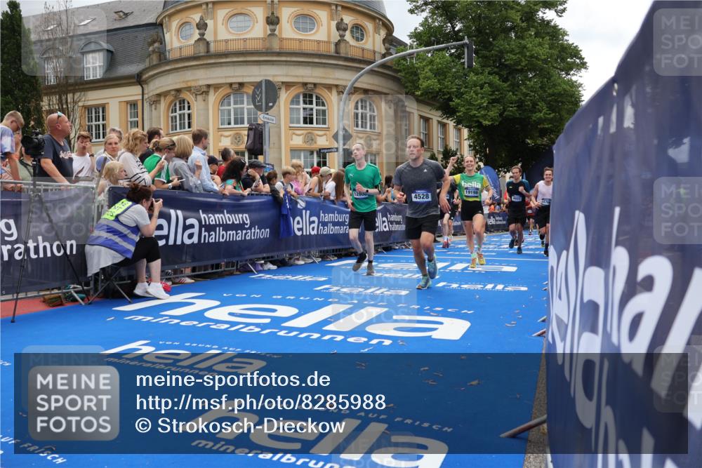 29.06.2025 - hella hamburg halbmarathon Strokosch-Dieckow http://msf.ph/oto/8285988 29.06.2025 10:48:00 Ziel 1086, 1604, 1613, 4324, 4528, 4601, 4711, 5022, 6377, 9626, 9638, 12706, 12724, 12747, 12808, 13570, 14730, 15333, 16094, 16149, 16766, 17451, 18206, 18922, 19198 meine-sportfotos.de