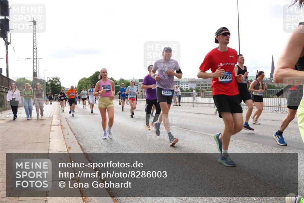 29.06.2025 - hella hamburg halbmarathon Lena Gebhardt http://msf.ph/oto/8286003 29.06.2025 10:20:52 Lombardsbrücke 16950, 14611, 2325, 0608, 570, 10350, 1011, 1266, 1471, 1658, 2053, 2101, 2325, 2383, 2478, 2834, 2923, 2945, 3161, 3247, 3453, 3733, 3781, 3813, 4082, 4154, 4166, 4288, 4350, 4422, 4754, 4869, 5041, 5061, 5181, 5625, 5767, 6275, 6308, 6608, 6951, 7131, 7228, 7608, 8113, 8588, 8724, 8726, 8940, 9005, 9011, 9108, 9236, 9722, 9981, 10050, 10350, 10585, 10602, 10613, 10647, 11100, 11145, 11603, 11835, 11995, 12175, 12694, 12844, 13057, 13508 meine-sportfotos.de