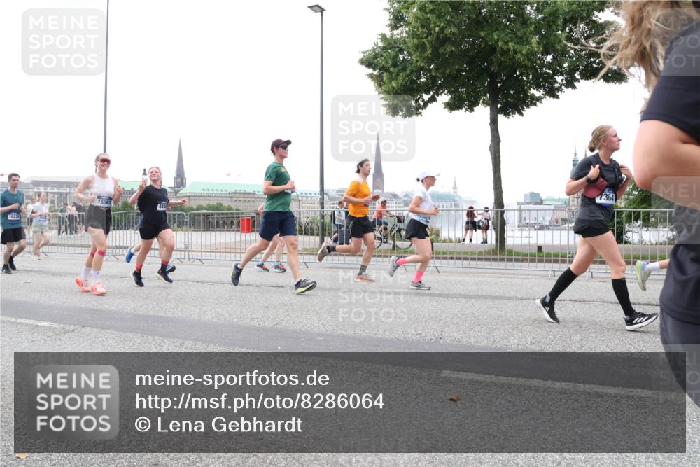 29.06.2025 - hella hamburg halbmarathon Lena Gebhardt http://msf.ph/oto/8286064 29.06.2025 10:46:36 Lombardsbrücke 1363, 1371, 1375, 1429, 1465, 1532, 1608, 1720, 1837, 1999, 2162, 2320, 2500, 2697, 2813, 2951, 3277, 3406, 3407, 3410, 3469, 3734, 3823, 4119, 4202, 4296, 4342, 4355, 4448, 4604, 5697, 5700, 5854, 6068, 6124, 6161, 6740, 7303, 7364, 7368, 7374, 7412, 7767, 7827, 7960, 7983, 8047, 8477, 8551, 8553, 8700, 9129, 9337, 9445, 9691, 10153, 10230, 11361, 11910, 12298, 12333, 12507, 12522, 13969, 14261, 15852, 16882, 16987 meine-sportfotos.de