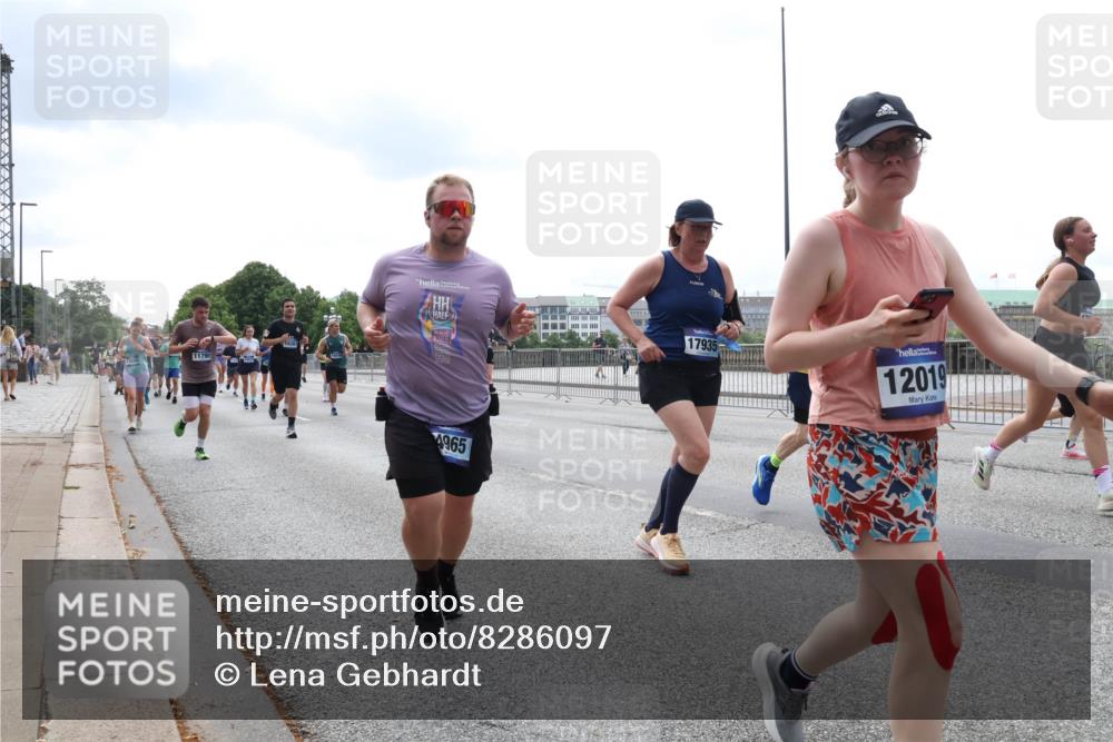 29.06.2025 - hella hamburg halbmarathon Lena Gebhardt http://msf.ph/oto/8286097 29.06.2025 10:35:36 Lombardsbrücke 18361, 11790, 20, 17935, 12019, 4965, 1108, 1336, 1717, 1730, 1786, 1821, 2001, 2198, 2352, 2376, 2425, 2751, 2787, 2811, 2827, 3243, 3598, 3828, 3958, 3990, 4333, 4564, 4703, 4704, 4902, 4965, 5027, 5147, 5240, 5531, 5793, 6021, 6029, 6189, 6365, 6381, 6471, 6746, 6845, 6859, 6867, 7267, 7304, 7382, 7927, 8249, 8296, 8333, 8567, 9342, 9470, 9803, 9806, 9819, 10393, 10531, 10565, 10652, 11233, 11320, 11359, 11565, 11838, 11839, 11886, 12026, 12062, 12326, 12408 meine-sportfotos.de