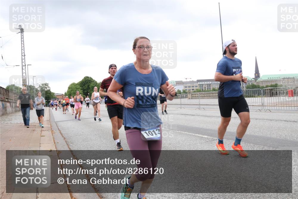 29.06.2025 - hella hamburg halbmarathon Lena Gebhardt http://msf.ph/oto/8286120 29.06.2025 10:55:22 Lombardsbrücke 2024, 1013, 1013, 1616, 1873, 1917, 2090, 2452, 3002, 3115, 3157, 3274, 3577, 4039, 4628, 5040, 5392, 5483, 5487, 5727, 6395, 6396, 6839, 6944, 7219, 7238, 7548, 7680, 7766, 8403, 8519, 8626, 9596, 9614, 9618, 9857, 9858, 10094, 10109, 10458, 10559, 10686, 10885, 11109, 11737, 11788, 11908, 12147, 12148, 12902, 13098, 13230, 13548, 13979, 13980, 14515, 14727, 15152, 15160, 16385 meine-sportfotos.de