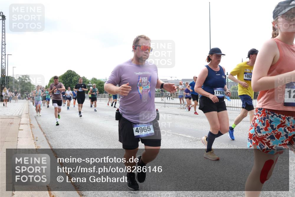 29.06.2025 - hella hamburg halbmarathon Lena Gebhardt http://msf.ph/oto/8286146 29.06.2025 10:35:37 Lombardsbrücke 17669, 1790, 17935, 4965, 1053, 34, 12, 1108, 1336, 1717, 1730, 1786, 1821, 2001, 2198, 2352, 2376, 2425, 2751, 2787, 2811, 2827, 3243, 3598, 3828, 3958, 3990, 4333, 4564, 4703, 4704, 4902, 4965, 5027, 5147, 5240, 5531, 5793, 6021, 6029, 6189, 6365, 6381, 6471, 6746, 6845, 6859, 6867, 7267, 7304, 7382, 7927, 8249, 8296, 8333, 8567, 9342, 9432, 9470, 9803, 9806, 9819, 10393, 10531, 10565, 10652, 11233, 11320, 11359, 11565, 11838, 11839, 11886, 12026, 12062, 12326, 12408 meine-sportfotos.de