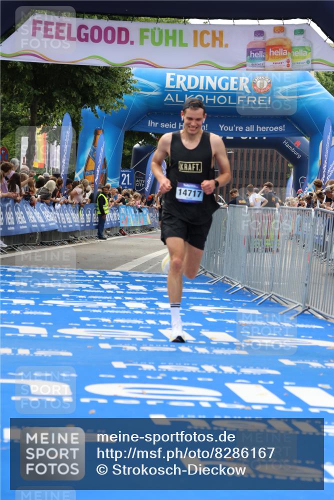 29.06.2025 - hella hamburg halbmarathon Strokosch-Dieckow http://msf.ph/oto/8286167 29.06.2025 10:21:07 Ziel 6530, 14717, 16120 meine-sportfotos.de