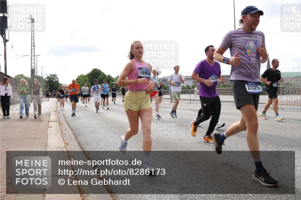 29.06.2025 - hella hamburg halbmarathon Lena Gebhardt http://msf.ph/oto/8286173 29.06.2025 10:20:53 Lombardsbrücke 9981, 8113, 16950, 14610, 14157, 2325, 1011, 1266, 1471, 1658, 2053, 2101, 2325, 2383, 2478, 2834, 2923, 2945, 2986, 3161, 3247, 3453, 3733, 3781, 3813, 4082, 4154, 4166, 4288, 4350, 4422, 4754, 4869, 5041, 5061, 5181, 5625, 5767, 6275, 6308, 6608, 6951, 7131, 7228, 7608, 8113, 8588, 8724, 8726, 8940, 9005, 9011, 9108, 9236, 9722, 9981, 10050, 10350, 10585, 10602, 10613, 10647, 11100, 11145, 11603, 11698, 11835, 11995, 12175, 12694, 12844, 13057, 13508 meine-sportfotos.de