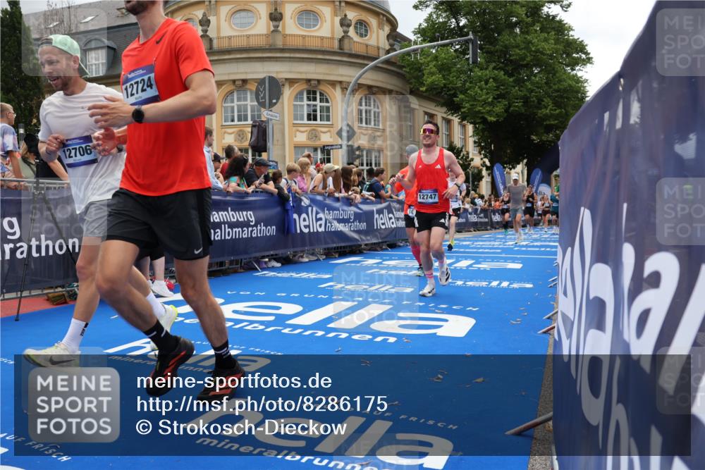 29.06.2025 - hella hamburg halbmarathon Strokosch-Dieckow http://msf.ph/oto/8286175 29.06.2025 10:48:05 Ziel 1086, 1914, 4324, 4528, 4601, 4711, 6377, 9544, 9626, 9638, 12685, 12706, 12724, 12747, 12808, 13570, 14192, 14814, 15590, 15973, 15981, 16094, 16149, 16269, 18206, 18922, 19198 meine-sportfotos.de