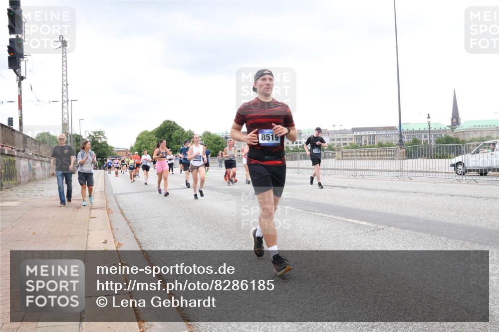 29.06.2025 - hella hamburg halbmarathon Lena Gebhardt http://msf.ph/oto/8286185 29.06.2025 10:55:22 Lombardsbrücke 6, 15152, 8519, 7219, 1013, 1616, 1873, 1917, 2090, 2452, 3002, 3115, 3157, 3274, 3577, 4039, 4628, 5040, 5392, 5483, 5487, 5727, 6395, 6396, 6839, 6944, 7219, 7238, 7548, 7680, 7766, 8403, 8519, 8626, 9596, 9614, 9618, 9857, 9858, 10094, 10109, 10458, 10559, 10686, 10885, 11109, 11737, 11788, 11908, 12147, 12148, 12902, 13098, 13230, 13548, 13979, 13980, 14515, 14727, 15152, 15160, 16385 meine-sportfotos.de