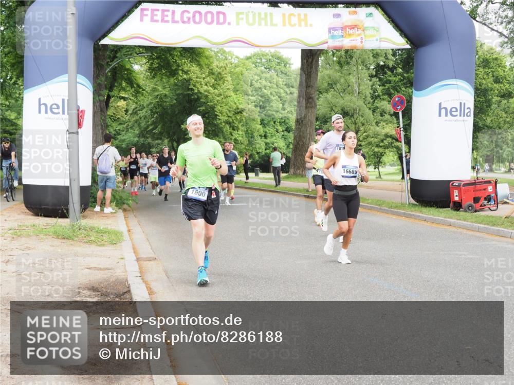 29.06.2025 - hella hamburg halbmarathon MichiJ http://msf.ph/oto/8286188 29.06.2025 10:33:01 Zwischen KM18-KM19 1600, 10064, 10313, 13123, 16689, 17381, 17382, 18185, 18513, 18631, 18806 meine-sportfotos.de