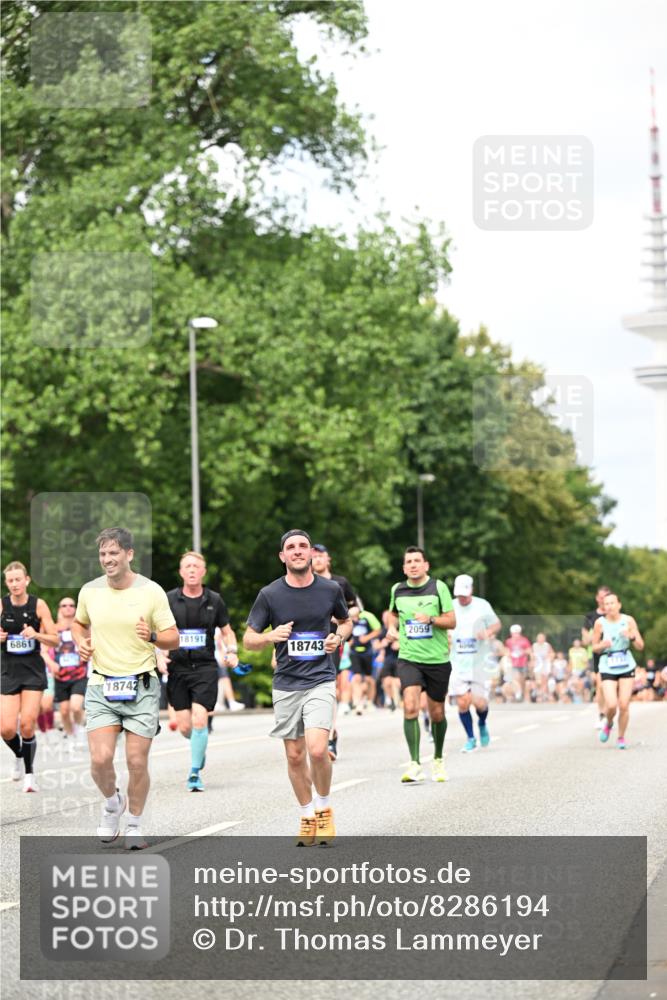 29.06.2025 - hella hamburg halbmarathon Dr. Thomas Lammeyer http://msf.ph/oto/8286194 29.06.2025 10:37:05 Kennedybrücke 1078, 1199, 1237, 1373, 1647, 1732, 1879, 2059, 2384, 2959, 3221, 3391, 3422, 3653, 3660, 3670, 3708, 3753, 4030, 4096, 4446, 4555, 5110, 5156, 5581, 6861, 7135, 7749, 7750, 8170, 8175, 8595, 8839, 9034, 9289, 9471, 9542, 9768, 9780, 9812, 10002, 10770 meine-sportfotos.de