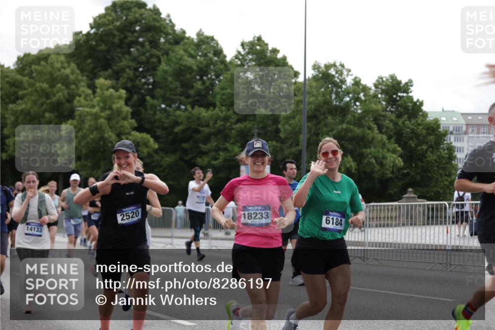 29.06.2025 - hella hamburg halbmarathon Jannik Wohlers http://msf.ph/oto/8286197 29.06.2025 10:35:40 Lombardsbrücke 1008, 1010, 1036, 1183, 1775, 1780, 2520, 2870, 3401, 3598, 3699, 3877, 3990, 4245, 4326, 4413, 4798, 5666, 6092, 6093, 6184, 6417, 6845, 6896, 7086, 7111, 7140, 7275, 8356, 8581, 8947, 9432, 9744, 10047, 10577, 11010, 11187, 11198, 11979, 12342, 12430, 12660, 12661, 13422, 13492, 13600, 13602, 13679, 14134, 14189, 14249, 14251, 14955, 15075, 15078, 15248, 15281, 15370, 15587, 15612, 15617, 15618, 15676, 15677, 15827, 15830, 15876, 16570, 16571, 17635, 18541 meine-sportfotos.de