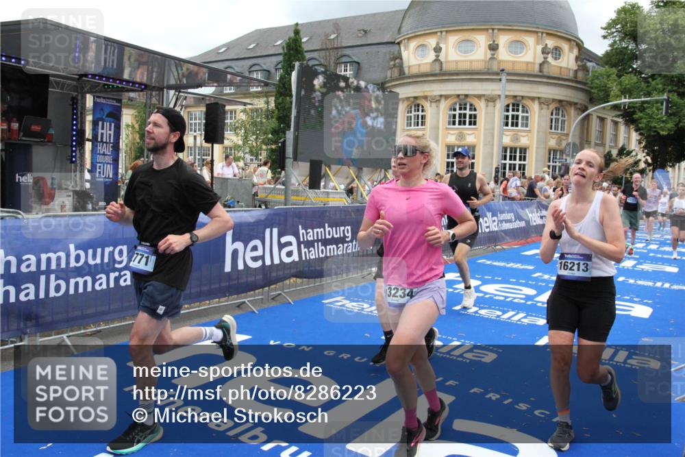 29.06.2025 - hella hamburg halbmarathon Michael Strokosch http://msf.ph/oto/8286223 29.06.2025 10:55:32 Ziel 1130, 2252, 2771, 4951, 5319, 6591, 6938, 11554, 12544, 12584, 13234, 13267, 14036, 14592, 16213, 16334, 16609, 17603, 17940 meine-sportfotos.de