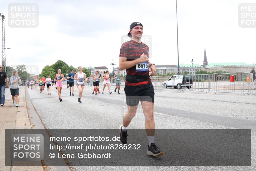 29.06.2025 - hella hamburg halbmarathon Lena Gebhardt http://msf.ph/oto/8286232 29.06.2025 10:55:23 Lombardsbrücke 6, 5152, 8519, 1013, 1616, 1873, 1917, 2090, 2452, 3115, 3157, 3244, 3274, 3577, 4039, 4628, 5040, 5392, 5483, 5487, 5727, 6395, 6396, 6839, 6944, 7219, 7238, 7548, 7680, 7766, 8403, 8519, 8527, 8626, 9596, 9614, 9618, 9857, 9858, 10094, 10109, 10458, 10559, 10686, 10885, 11109, 11737, 11788, 11908, 12147, 12148, 12902, 13098, 13230, 13548, 13979, 13980, 14515, 14727, 15152, 15160, 16385 meine-sportfotos.de