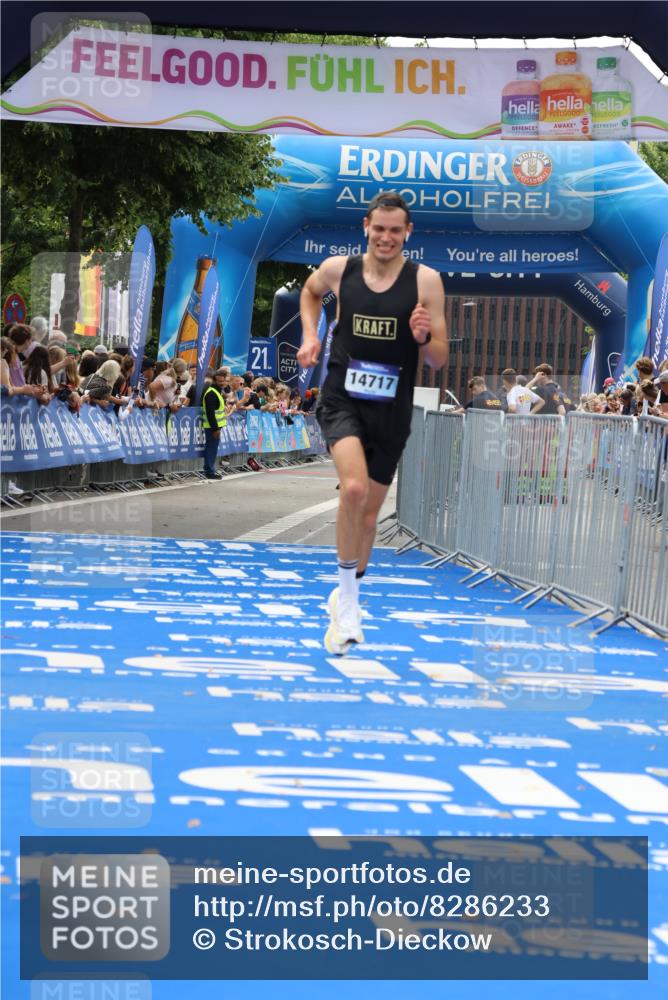 29.06.2025 - hella hamburg halbmarathon Strokosch-Dieckow http://msf.ph/oto/8286233 29.06.2025 10:21:07 Ziel 6530, 14717, 16120 meine-sportfotos.de