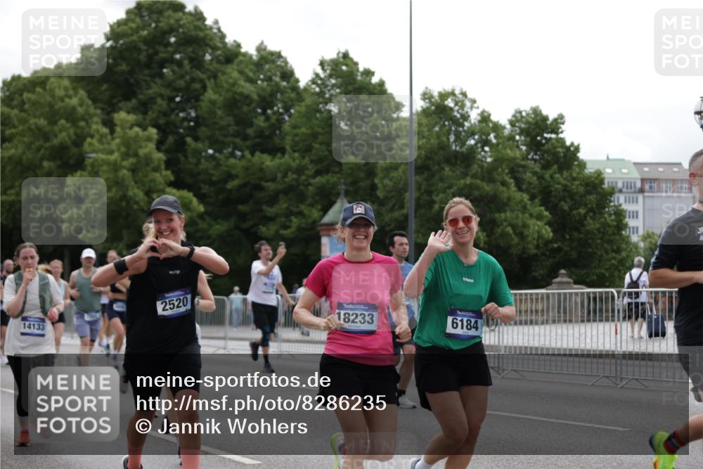 29.06.2025 - hella hamburg halbmarathon Jannik Wohlers http://msf.ph/oto/8286235 29.06.2025 10:35:40 Lombardsbrücke 1008, 1010, 1036, 1183, 1775, 1780, 2520, 2870, 3401, 3598, 3699, 3877, 3990, 4245, 4326, 4413, 4798, 5666, 6092, 6093, 6184, 6417, 6845, 6896, 7086, 7111, 7140, 7275, 8356, 8581, 8947, 9432, 9744, 10047, 10577, 11010, 11187, 11198, 11979, 12342, 12430, 12660, 12661, 13422, 13492, 13600, 13602, 13679, 14134, 14189, 14249, 14251, 14955, 15075, 15078, 15248, 15281, 15370, 15587, 15612, 15617, 15618, 15676, 15677, 15827, 15830, 15876, 16570, 16571, 17635, 18541 meine-sportfotos.de