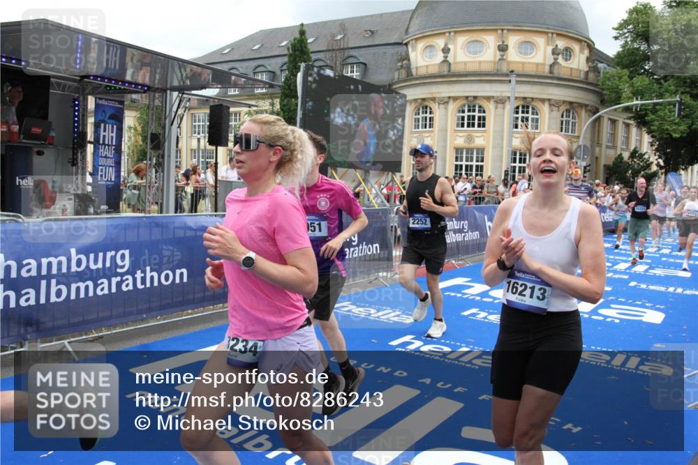 29.06.2025 - hella hamburg halbmarathon Michael Strokosch http://msf.ph/oto/8286243 29.06.2025 10:55:32 Ziel 1130, 2252, 2771, 4951, 5319, 6591, 6938, 11554, 12544, 12584, 13234, 13267, 14036, 14592, 16213, 16334, 16609, 17603, 17940 meine-sportfotos.de