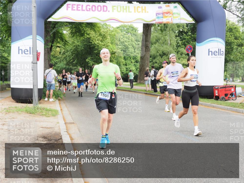 29.06.2025 - hella hamburg halbmarathon MichiJ http://msf.ph/oto/8286250 29.06.2025 10:33:01 Zwischen KM18-KM19 1600, 10064, 10313, 13123, 16689, 17381, 17382, 18185, 18513, 18631, 18806 meine-sportfotos.de