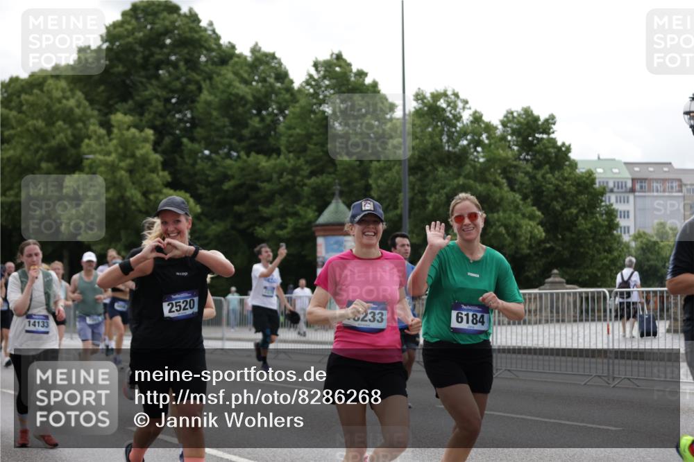 29.06.2025 - hella hamburg halbmarathon Jannik Wohlers http://msf.ph/oto/8286268 29.06.2025 10:35:41 Lombardsbrücke 1008, 1010, 1036, 1183, 1775, 1780, 2520, 2870, 3401, 3699, 3877, 3990, 4245, 4326, 4413, 4798, 5666, 6092, 6093, 6184, 6417, 6896, 7086, 7111, 7140, 7275, 7575, 7576, 8356, 8581, 8947, 9432, 9744, 9978, 10047, 10577, 11010, 11187, 11198, 11979, 12342, 12430, 12660, 12661, 13422, 13492, 13600, 13602, 13679, 14134, 14189, 14249, 14251, 14955, 15075, 15078, 15248, 15281, 15370, 15587, 15612, 15617, 15618, 15676, 15677, 15827, 15830, 15876, 16570, 16571, 17635, 18541 meine-sportfotos.de