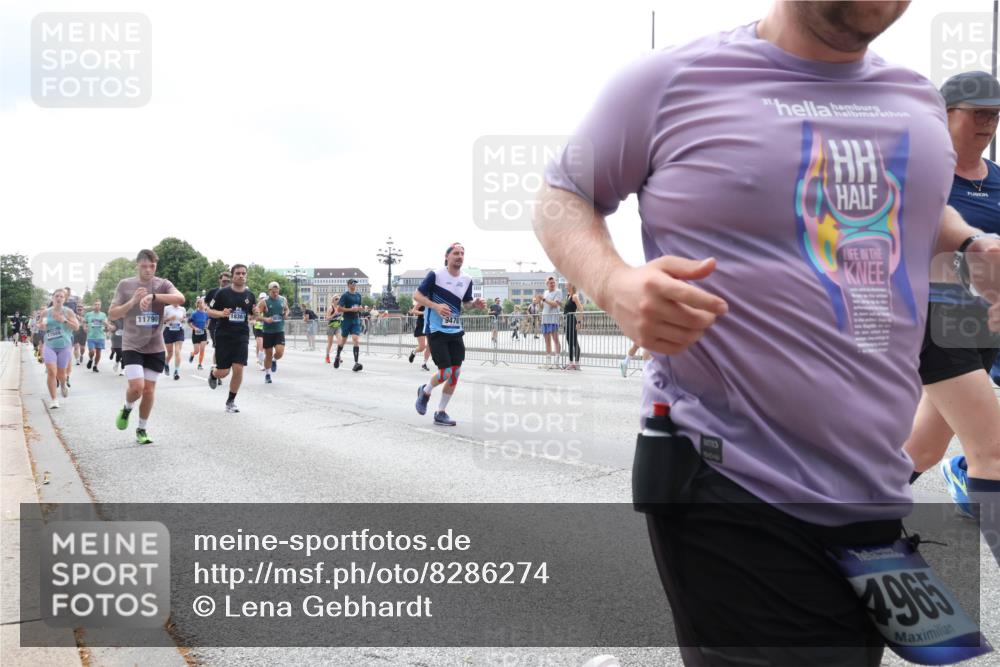 29.06.2025 - hella hamburg halbmarathon Lena Gebhardt http://msf.ph/oto/8286274 29.06.2025 10:35:37 Lombardsbrücke 18361, 11790, 9470, 013, 1965, 1108, 1336, 1717, 1730, 1786, 1821, 2001, 2198, 2352, 2376, 2425, 2751, 2787, 2811, 2827, 3243, 3598, 3828, 3958, 3990, 4333, 4564, 4703, 4704, 4902, 4965, 5027, 5147, 5240, 5531, 5793, 6021, 6029, 6189, 6365, 6381, 6471, 6746, 6845, 6859, 6867, 7267, 7304, 7382, 7927, 8249, 8296, 8333, 8567, 9342, 9432, 9470, 9803, 9806, 9819, 10393, 10531, 10565, 10652, 11233, 11320, 11359, 11565, 11838, 11839, 11886, 12026, 12062, 12326, 12408 meine-sportfotos.de