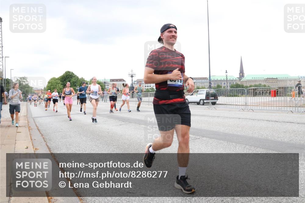 29.06.2025 - hella hamburg halbmarathon Lena Gebhardt http://msf.ph/oto/8286277 29.06.2025 10:55:23 Lombardsbrücke 13098, 15152, 2013, 1013, 1616, 1873, 1917, 2090, 2452, 3115, 3157, 3244, 3274, 3577, 4039, 4628, 5040, 5392, 5483, 5487, 5727, 6395, 6396, 6839, 6944, 7219, 7238, 7548, 7680, 7766, 8403, 8519, 8527, 8626, 9596, 9614, 9618, 9857, 9858, 10094, 10109, 10458, 10559, 10686, 10885, 11109, 11737, 11788, 11908, 12147, 12148, 12902, 13098, 13230, 13548, 13979, 13980, 14515, 14727, 15152, 15160, 16385 meine-sportfotos.de