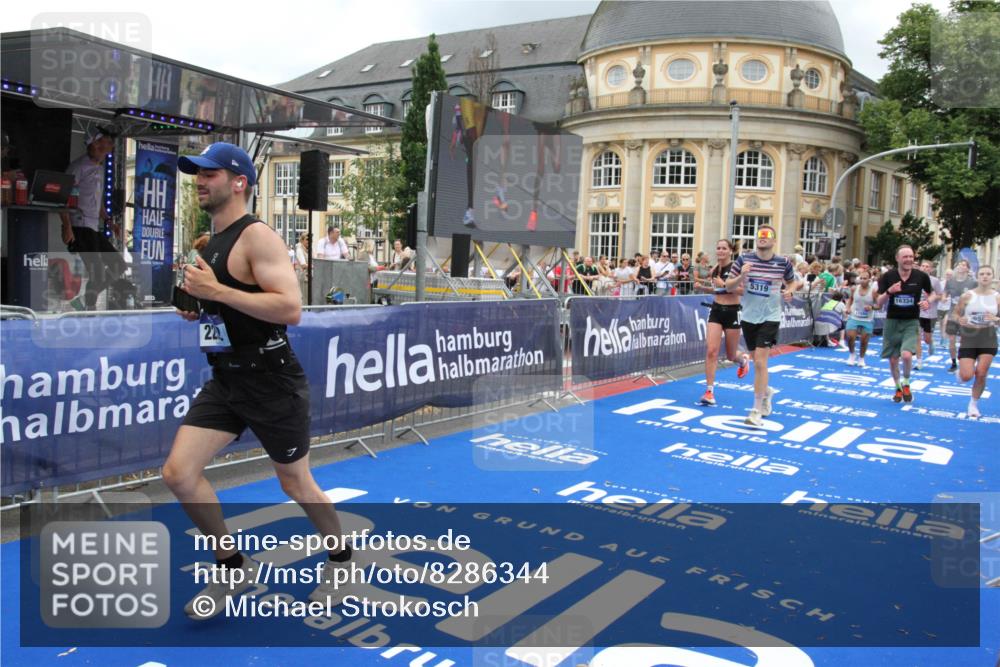 29.06.2025 - hella hamburg halbmarathon Michael Strokosch http://msf.ph/oto/8286344 29.06.2025 10:55:33 Ziel 1130, 2252, 2771, 4951, 5319, 6591, 6938, 8573, 11554, 12544, 12584, 13234, 13267, 14036, 14592, 16213, 16334, 16609, 17603 meine-sportfotos.de