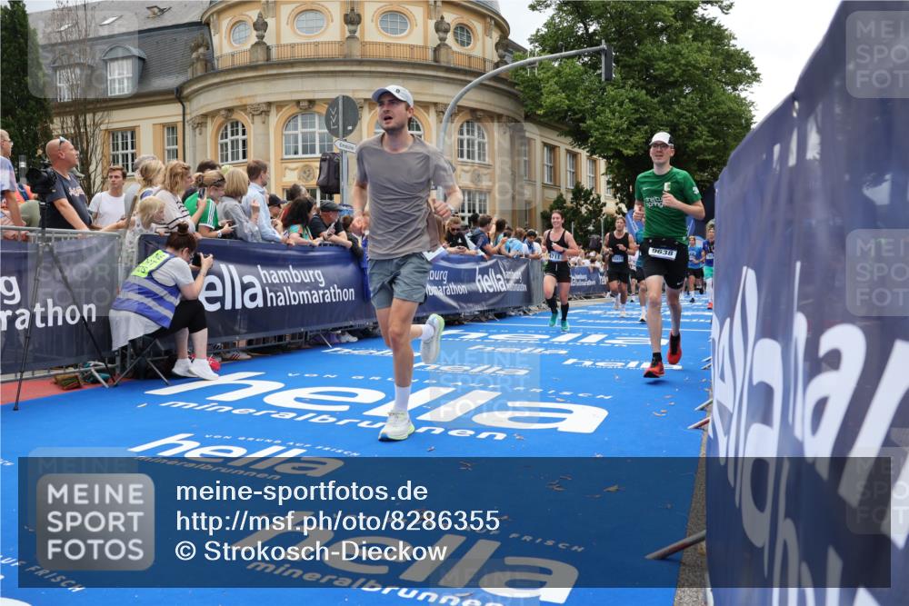29.06.2025 - hella hamburg halbmarathon Strokosch-Dieckow http://msf.ph/oto/8286355 29.06.2025 10:48:08 Ziel 1086, 1914, 4324, 4711, 7599, 8916, 9544, 9626, 9638, 11211, 12685, 12706, 12724, 12747, 13570, 14192, 14797, 14814, 15590, 15629, 15973, 15981, 16094, 16149, 16269, 19127 meine-sportfotos.de