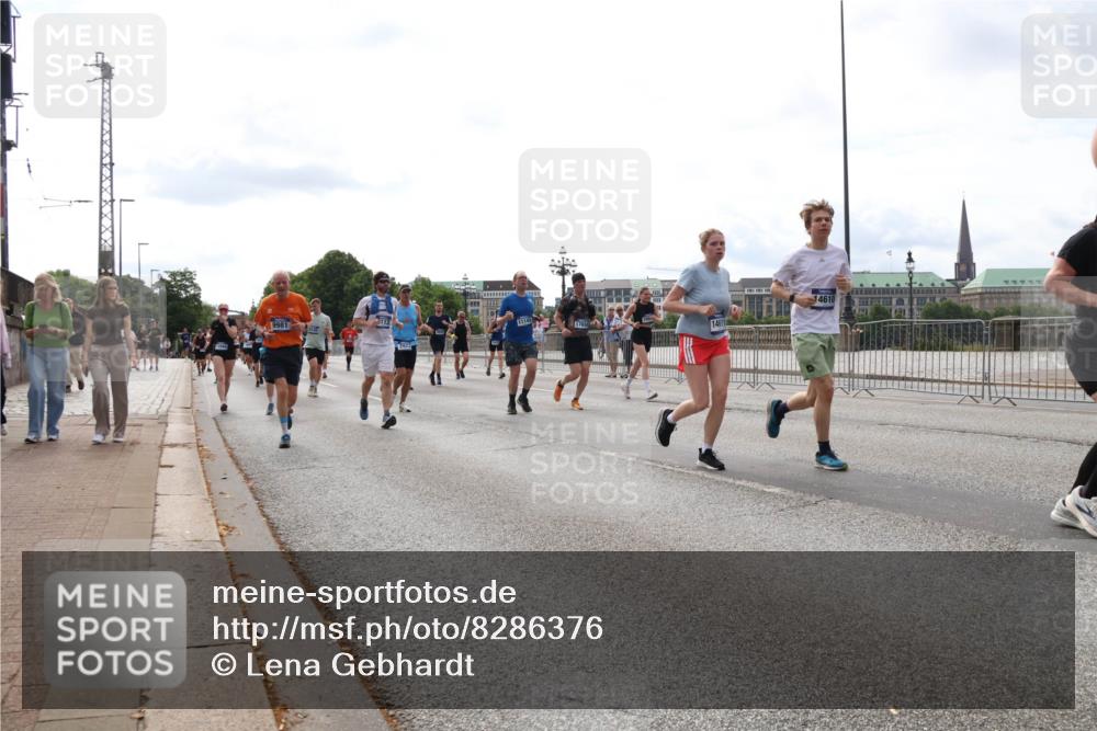 29.06.2025 - hella hamburg halbmarathon Lena Gebhardt http://msf.ph/oto/8286376 29.06.2025 10:20:54 Lombardsbrücke 9981, 2923, 11145, 17832, 146110, 1011, 1266, 1471, 1658, 2053, 2101, 2325, 2383, 2834, 2923, 2945, 2956, 2986, 3161, 3247, 3453, 3733, 3781, 3813, 4082, 4154, 4166, 4288, 4350, 4422, 4754, 4869, 5041, 5061, 5181, 5625, 5767, 6275, 6308, 6608, 6951, 7228, 7608, 8113, 8588, 8724, 8726, 8940, 9005, 9011, 9108, 9236, 9722, 9981, 10050, 10350, 10585, 10602, 10613, 10647, 11100, 11145, 11603, 11698, 11835, 11995, 12175, 12694, 12844, 13057, 13508 meine-sportfotos.de