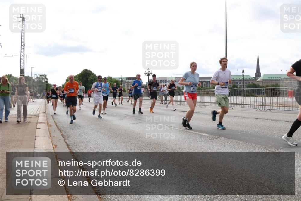 29.06.2025 - hella hamburg halbmarathon Lena Gebhardt http://msf.ph/oto/8286399 29.06.2025 10:20:54 Lombardsbrücke 8113, 9981, 2923, 11145, 14611, 1011, 1266, 1471, 1658, 2053, 2101, 2325, 2383, 2834, 2923, 2945, 2956, 2986, 3161, 3247, 3453, 3733, 3781, 3813, 4082, 4154, 4166, 4288, 4350, 4422, 4754, 4869, 5041, 5061, 5181, 5625, 5767, 6275, 6308, 6608, 6951, 7228, 7608, 8113, 8588, 8724, 8726, 8940, 9005, 9011, 9108, 9236, 9722, 9981, 10050, 10350, 10585, 10602, 10613, 10647, 11100, 11145, 11603, 11698, 11835, 11995, 12175, 12694, 12844, 13057, 13508 meine-sportfotos.de