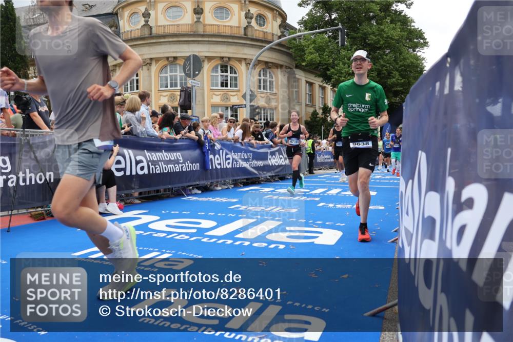 29.06.2025 - hella hamburg halbmarathon Strokosch-Dieckow http://msf.ph/oto/8286401 29.06.2025 10:48:08 Ziel 1086, 1914, 4324, 4711, 7599, 8916, 9544, 9626, 9638, 11211, 12685, 12706, 12724, 12747, 13570, 14192, 14797, 14814, 15590, 15629, 15973, 15981, 16094, 16149, 16269, 19127 meine-sportfotos.de