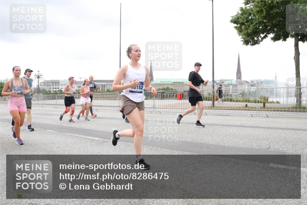 29.06.2025 - hella hamburg halbmarathon Lena Gebhardt http://msf.ph/oto/8286475 29.06.2025 10:55:25 Lombardsbrücke 098, 15160, 152, 1013, 1616, 1873, 1917, 2090, 2452, 3115, 3157, 3244, 3274, 3577, 4039, 4628, 5040, 5222, 5483, 5487, 6395, 6396, 6944, 7219, 7238, 7548, 7680, 7766, 8403, 8519, 8527, 8626, 9614, 9618, 9857, 9858, 10094, 10109, 10458, 10559, 10593, 10686, 10885, 11109, 11737, 11788, 11908, 12147, 12148, 12695, 12902, 13098, 13230, 13548, 13979, 13980, 14515, 14727, 15152, 15160, 16385 meine-sportfotos.de