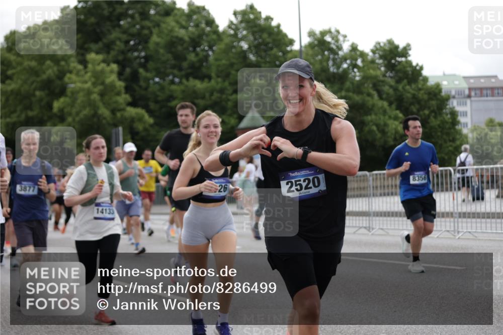 29.06.2025 - hella hamburg halbmarathon Jannik Wohlers http://msf.ph/oto/8286499 29.06.2025 10:35:41 Lombardsbrücke 1008, 1010, 1036, 1183, 1775, 1780, 2520, 2870, 3401, 3699, 3877, 3990, 4245, 4326, 4413, 4798, 5666, 6092, 6093, 6184, 6417, 6896, 7086, 7111, 7140, 7275, 7575, 7576, 8356, 8581, 8947, 9432, 9744, 9978, 10047, 10577, 11010, 11187, 11198, 11979, 12342, 12430, 12660, 12661, 13422, 13492, 13600, 13602, 13679, 14134, 14189, 14249, 14251, 14955, 15075, 15078, 15248, 15281, 15370, 15587, 15612, 15617, 15618, 15676, 15677, 15827, 15830, 15876, 16570, 16571, 17635, 18541 meine-sportfotos.de