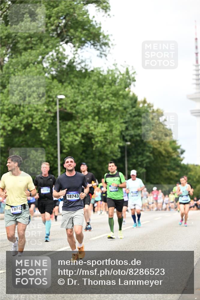 29.06.2025 - hella hamburg halbmarathon Dr. Thomas Lammeyer http://msf.ph/oto/8286523 29.06.2025 10:37:05 Kennedybrücke 1078, 1199, 1237, 1373, 1647, 1732, 1879, 2059, 2384, 2959, 3221, 3391, 3422, 3653, 3660, 3670, 3708, 3753, 4030, 4096, 4446, 4555, 5110, 5156, 5581, 6861, 7135, 7749, 7750, 8170, 8175, 8595, 8839, 9034, 9289, 9471, 9542, 9768, 9780, 9812, 10002, 10770 meine-sportfotos.de
