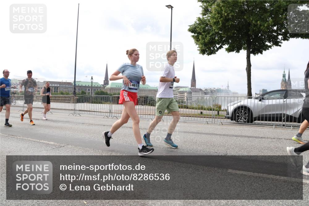 29.06.2025 - hella hamburg halbmarathon Lena Gebhardt http://msf.ph/oto/8286536 29.06.2025 10:20:55 Lombardsbrücke 14611, 1011, 1028, 1266, 1471, 1658, 2053, 2101, 2325, 2383, 2834, 2923, 2945, 2956, 2986, 3161, 3247, 3453, 3733, 3781, 3813, 4082, 4166, 4288, 4350, 4422, 4754, 4869, 5041, 5061, 5181, 5625, 5767, 6275, 6308, 6608, 6951, 7228, 7608, 8113, 8588, 8724, 8726, 8940, 9005, 9011, 9108, 9236, 9722, 9981, 10050, 10350, 10585, 10602, 10613, 10647, 11100, 11145, 11603, 11698, 11995, 12175, 12694, 12844, 13057, 13508 meine-sportfotos.de