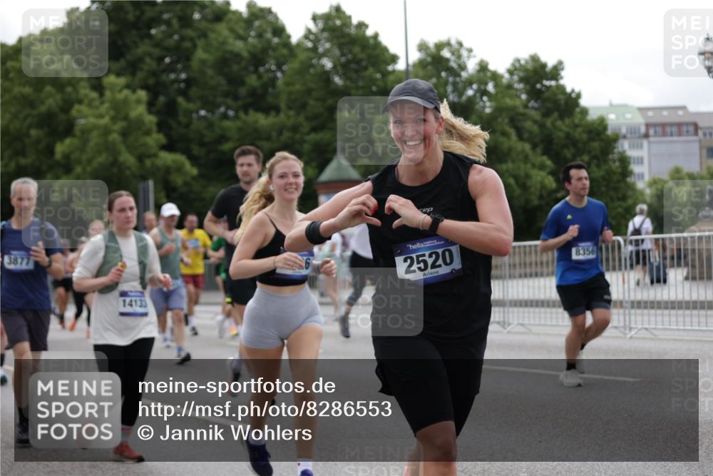 29.06.2025 - hella hamburg halbmarathon Jannik Wohlers http://msf.ph/oto/8286553 29.06.2025 10:35:42 Lombardsbrücke 1008, 1010, 1036, 1183, 1775, 1780, 1835, 2520, 2870, 3401, 3699, 3741, 3877, 4245, 4326, 4413, 4798, 4937, 5666, 6092, 6093, 6184, 6417, 6896, 7086, 7111, 7140, 7275, 7575, 7576, 8356, 8581, 8947, 9432, 9978, 10047, 10577, 11010, 11187, 11198, 11979, 12342, 12430, 12660, 12661, 13422, 13492, 13600, 13602, 13679, 14134, 14189, 14249, 14251, 14955, 15075, 15078, 15248, 15281, 15370, 15587, 15612, 15617, 15618, 15676, 15677, 15827, 15830, 15876, 16570, 16571, 17635 meine-sportfotos.de